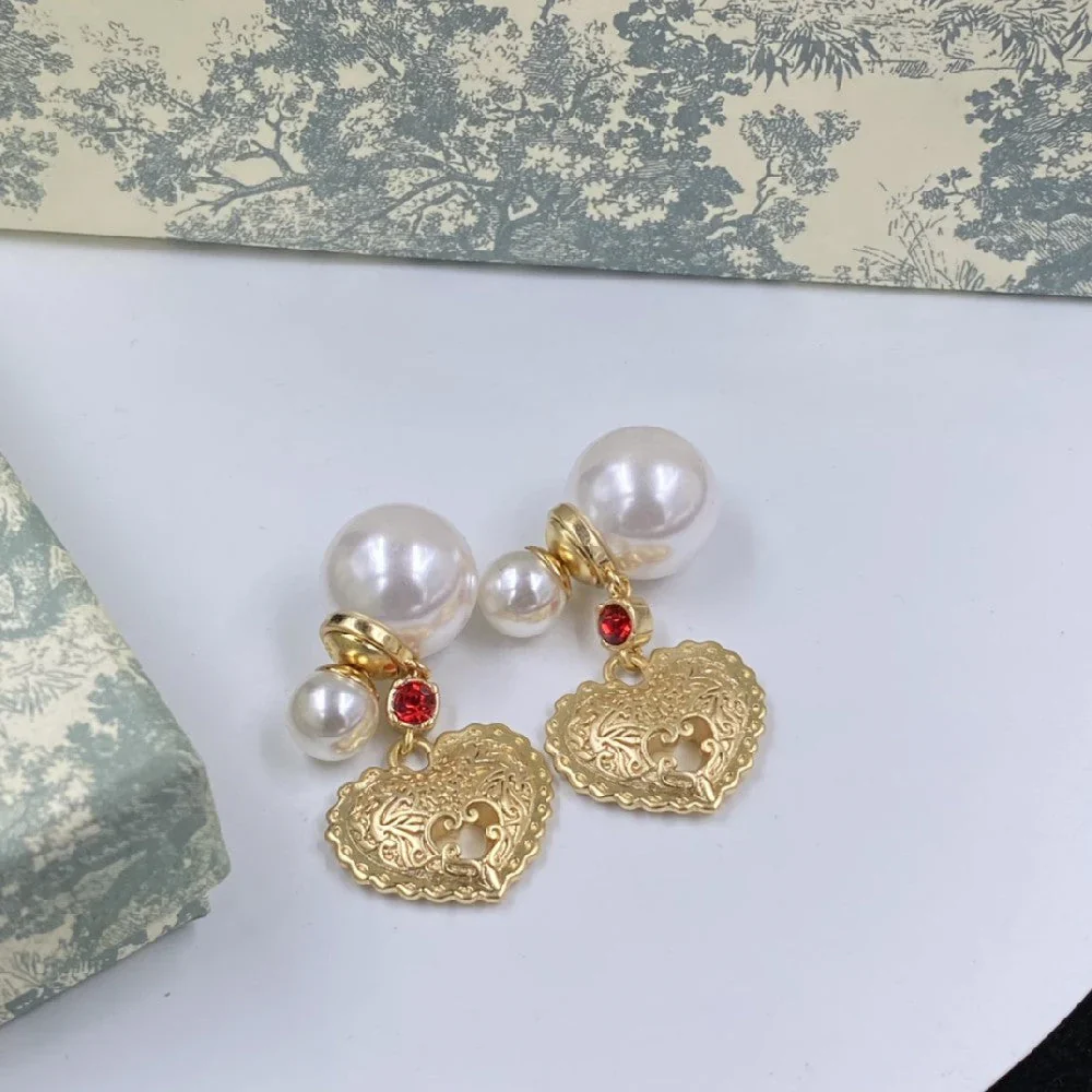 Heart-shaped Pearl Stud Earrings for Women