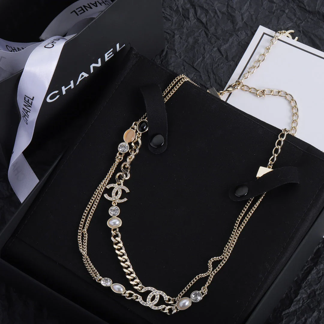 Elegant long necklace