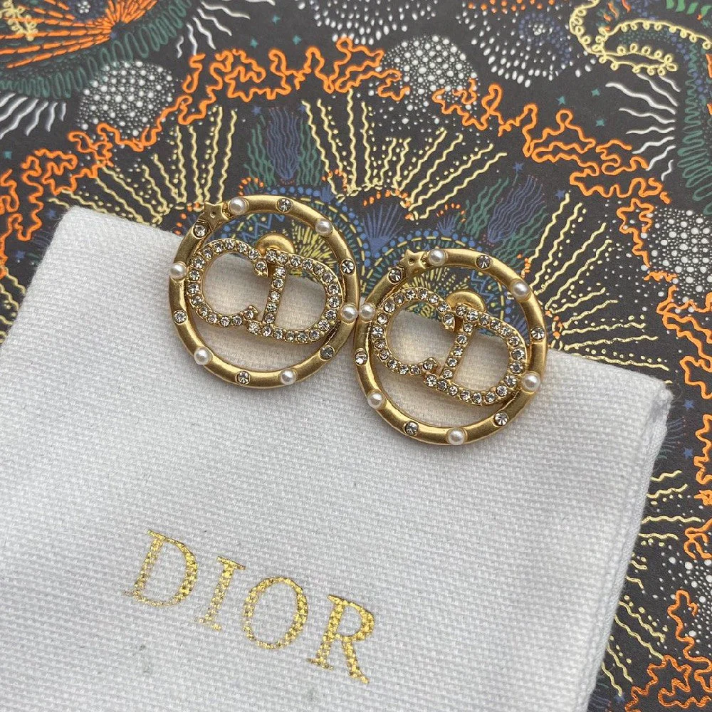 Border Masonry Pearl Stud Earrings