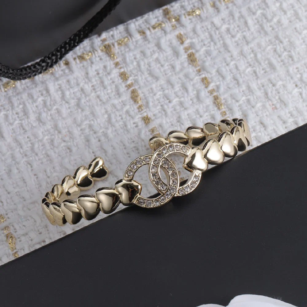 Fashionable Diamond Bracelet JW39107