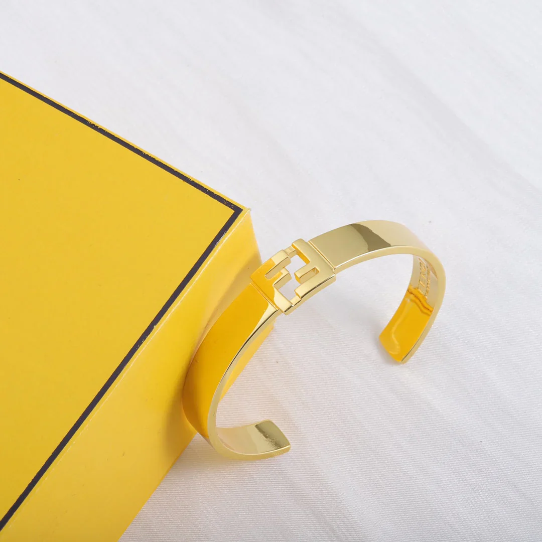 Classic simple bracelet