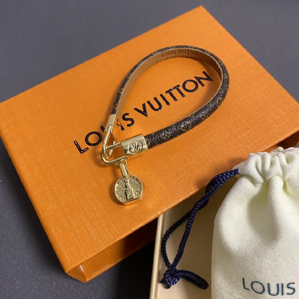 Round Cake Pendant Bracelet with Presbyopia