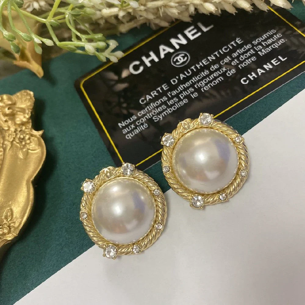 Simple Pearl Earrings
