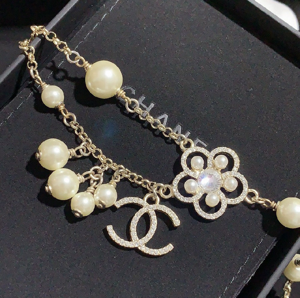 Elegant Pearl Flower Bracelet