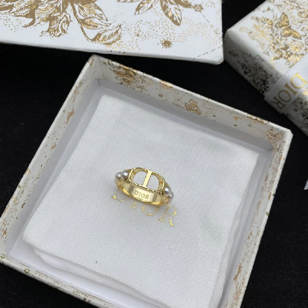 Tempting and Elegant Pearl Ring