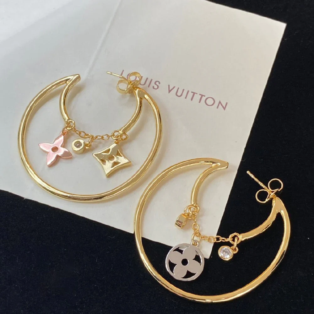 Trendy Round Earrings with Full Diamonds