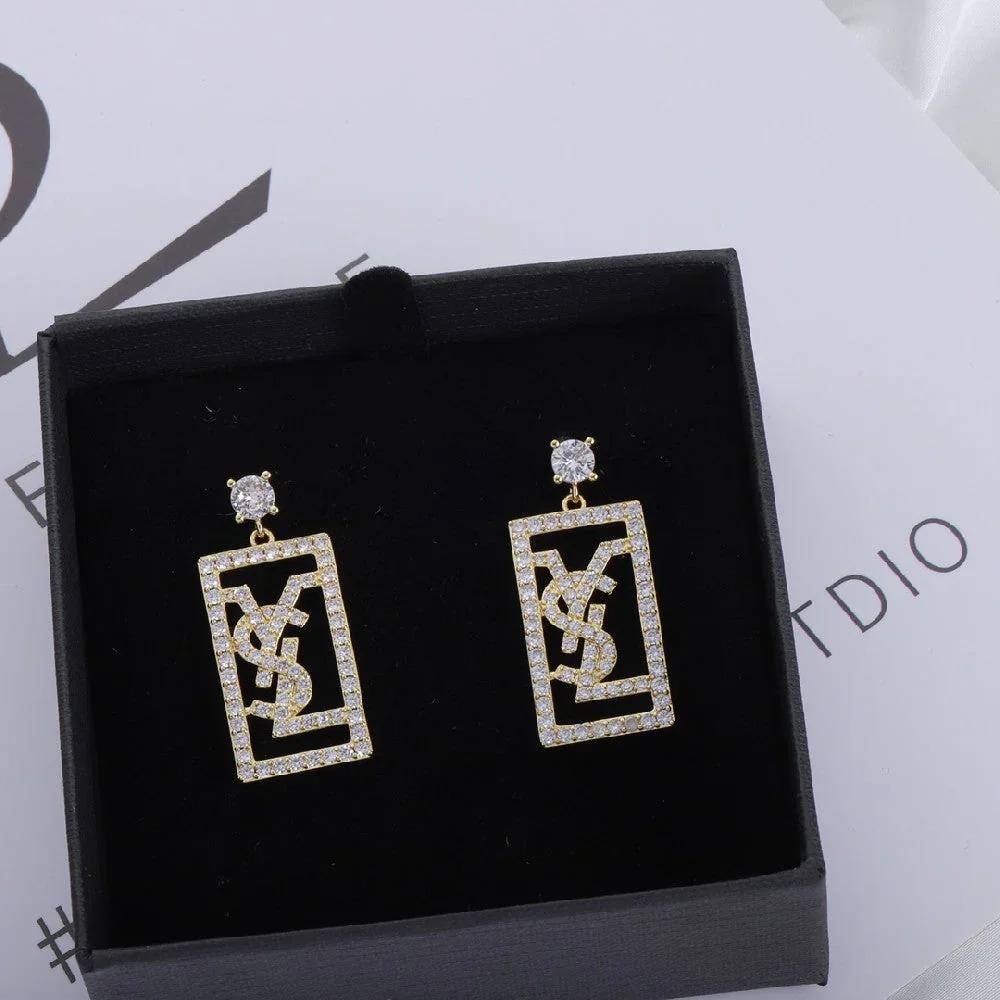 Stylish Vintage Diamond Earrings JW3989