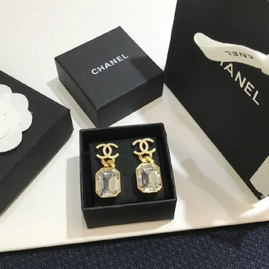 CC CRYSTAL STUD EARRINGS