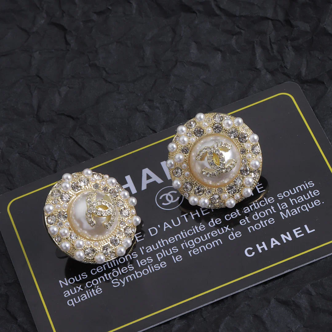 Pearl Design Stud Earrings JW3839