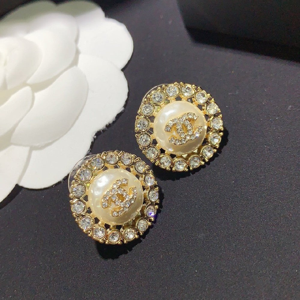 Round Cut Diamond Earrings
