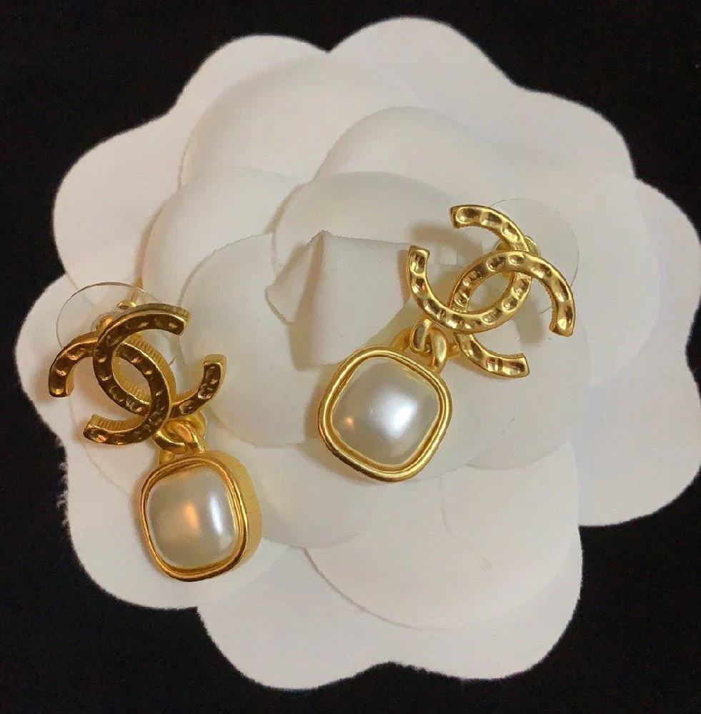 Classic Pearl Drop Earrings