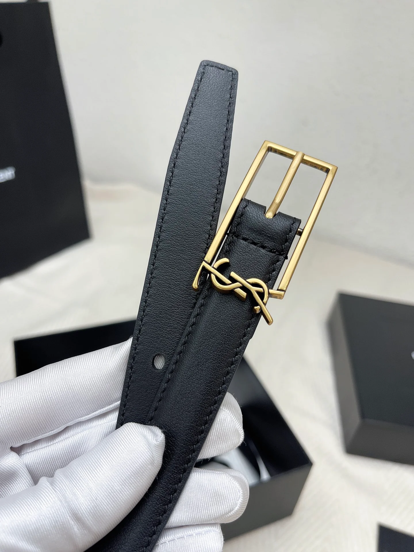 Calfskin Square hardware buckle Belt width: 3cm