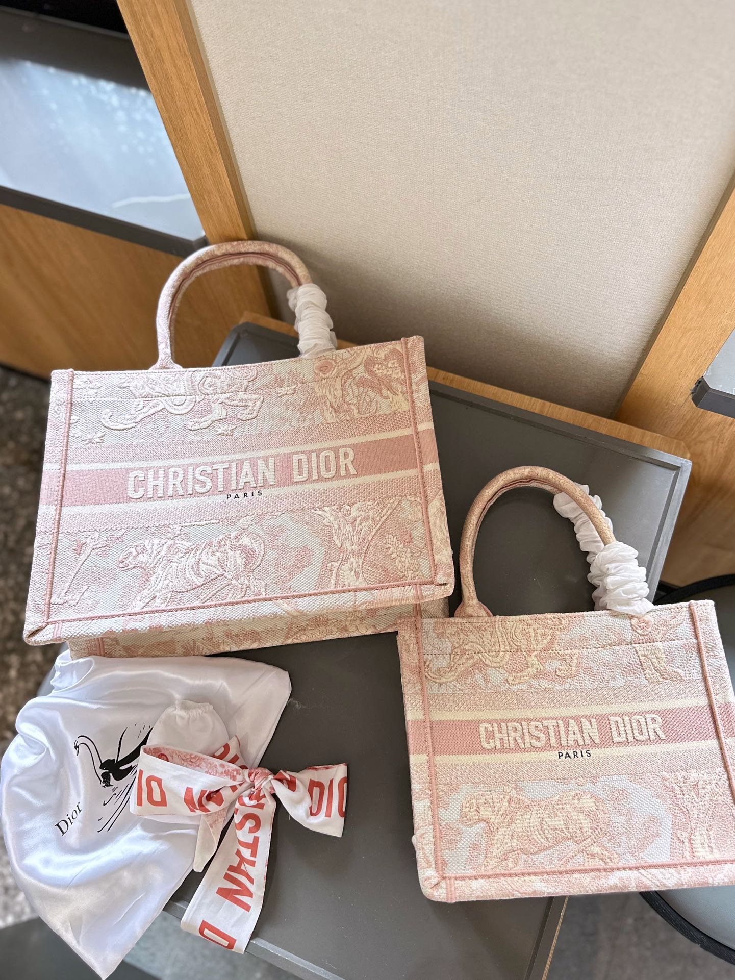 Fashionable and versatile embroidered tote bag