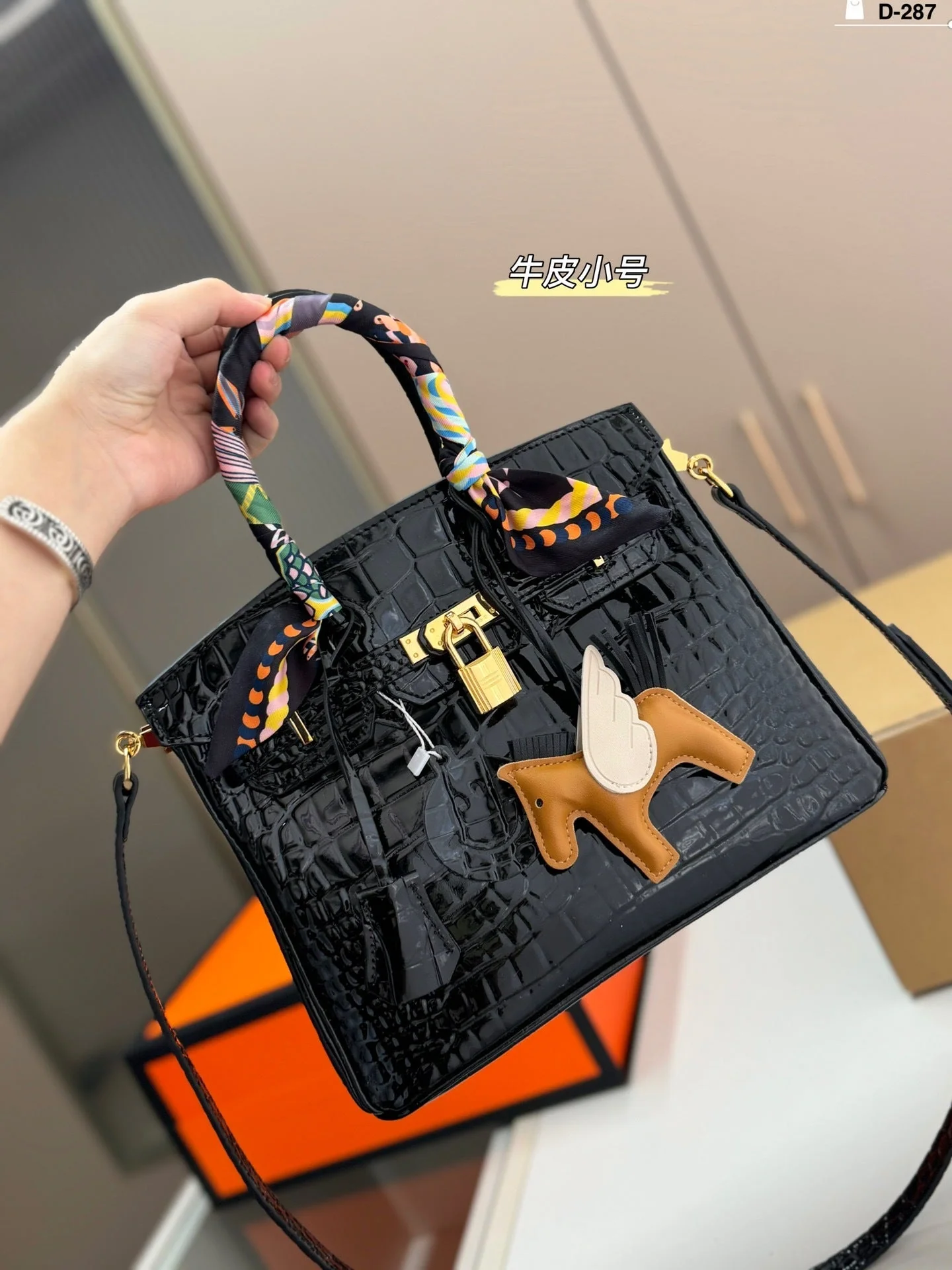High-end crocodile pattern platinum bag (cow leather)