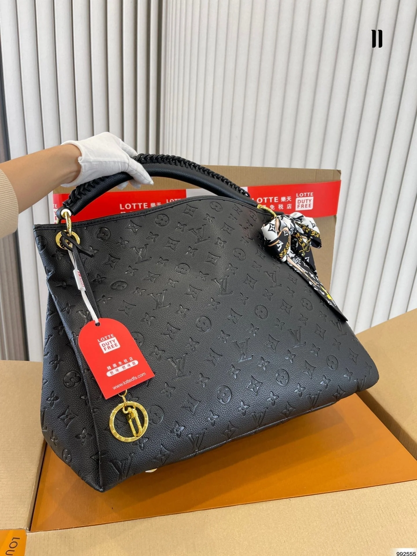 Popular around the world artsy bag