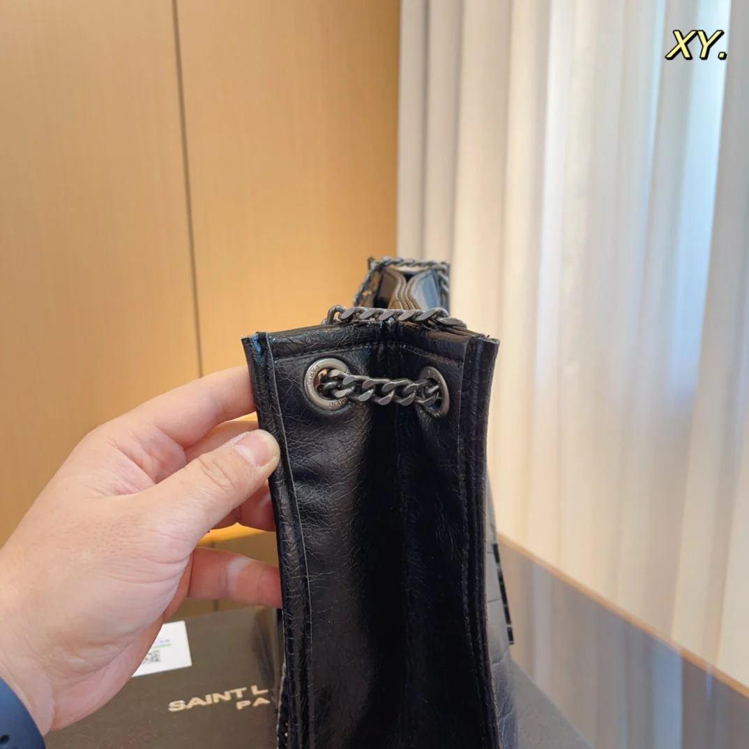 The latest chain bag at the counter