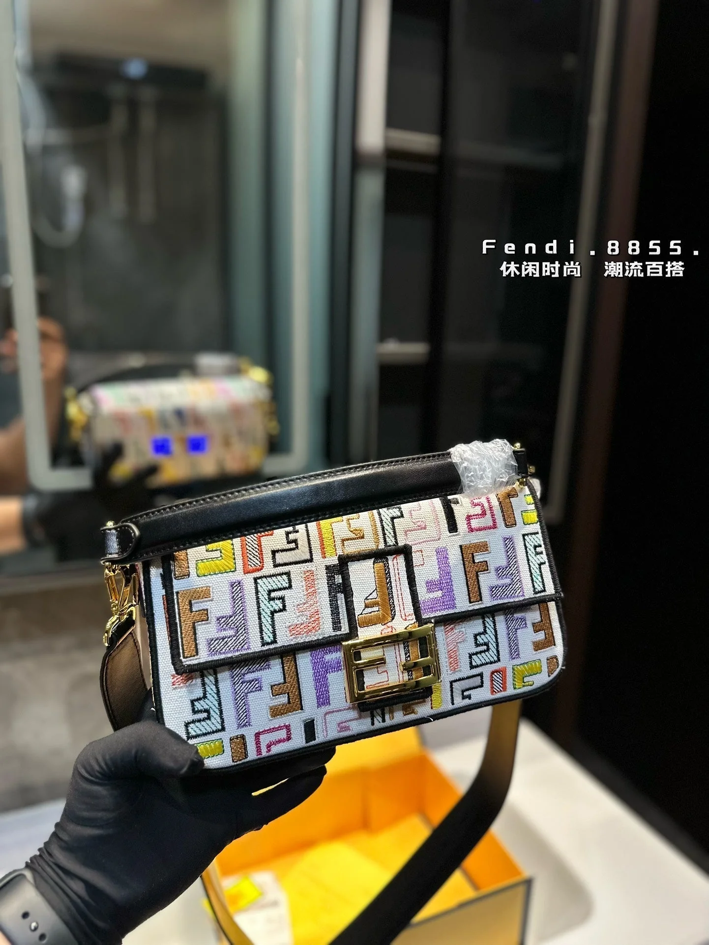 Fashionable underarm bag