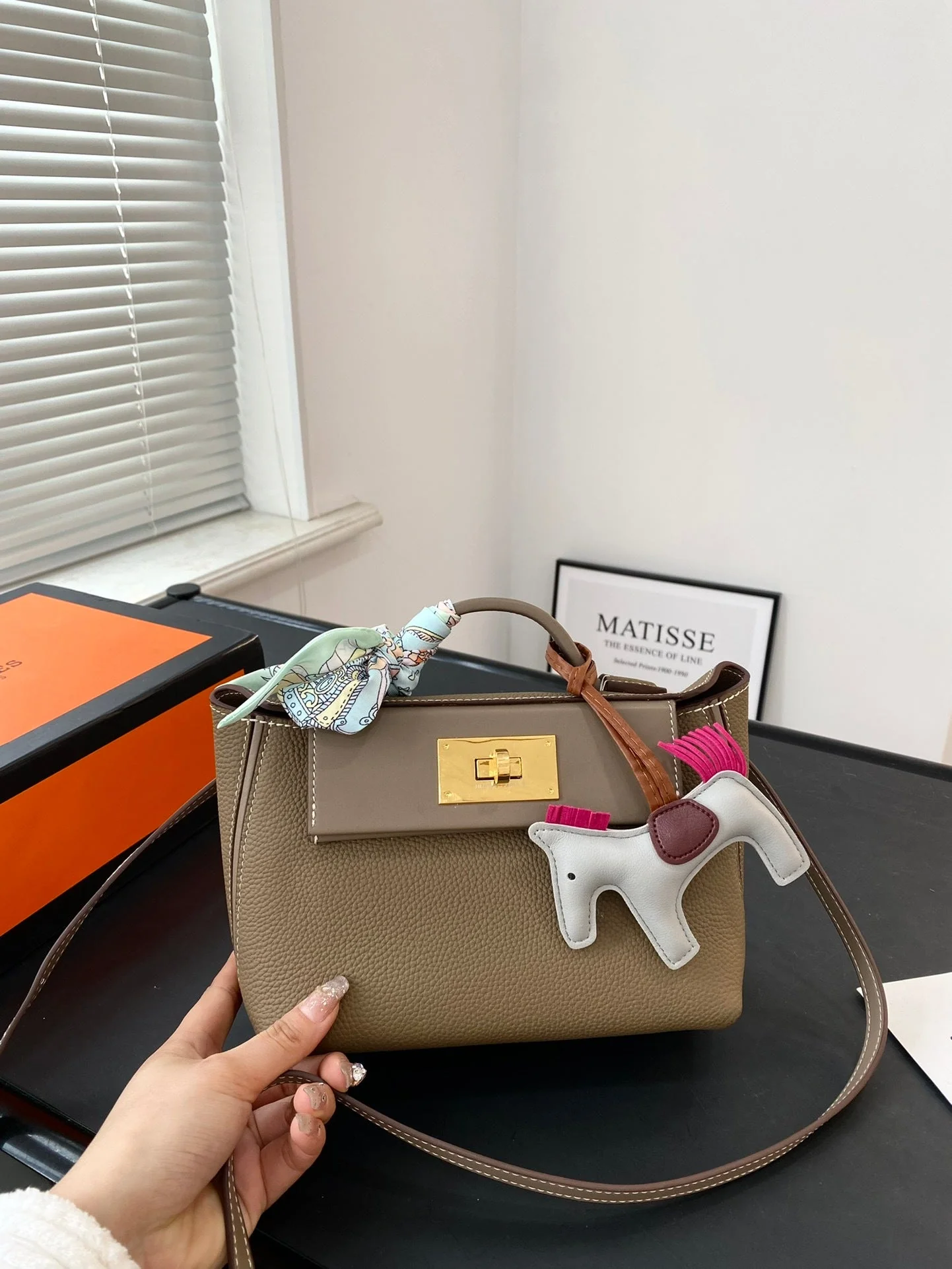 Top-grain cowhide handbag shoulder bag Size 21×16