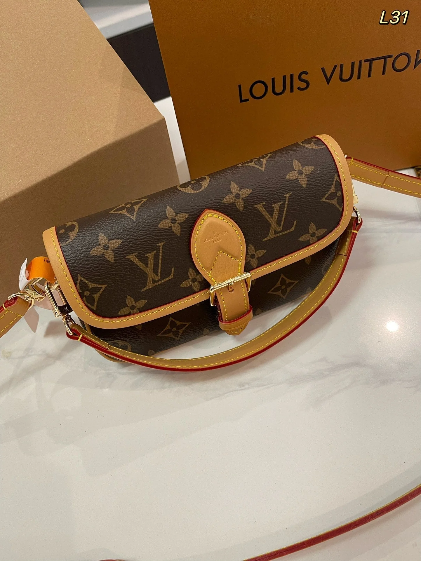 Simple and stylish mini baguette bag