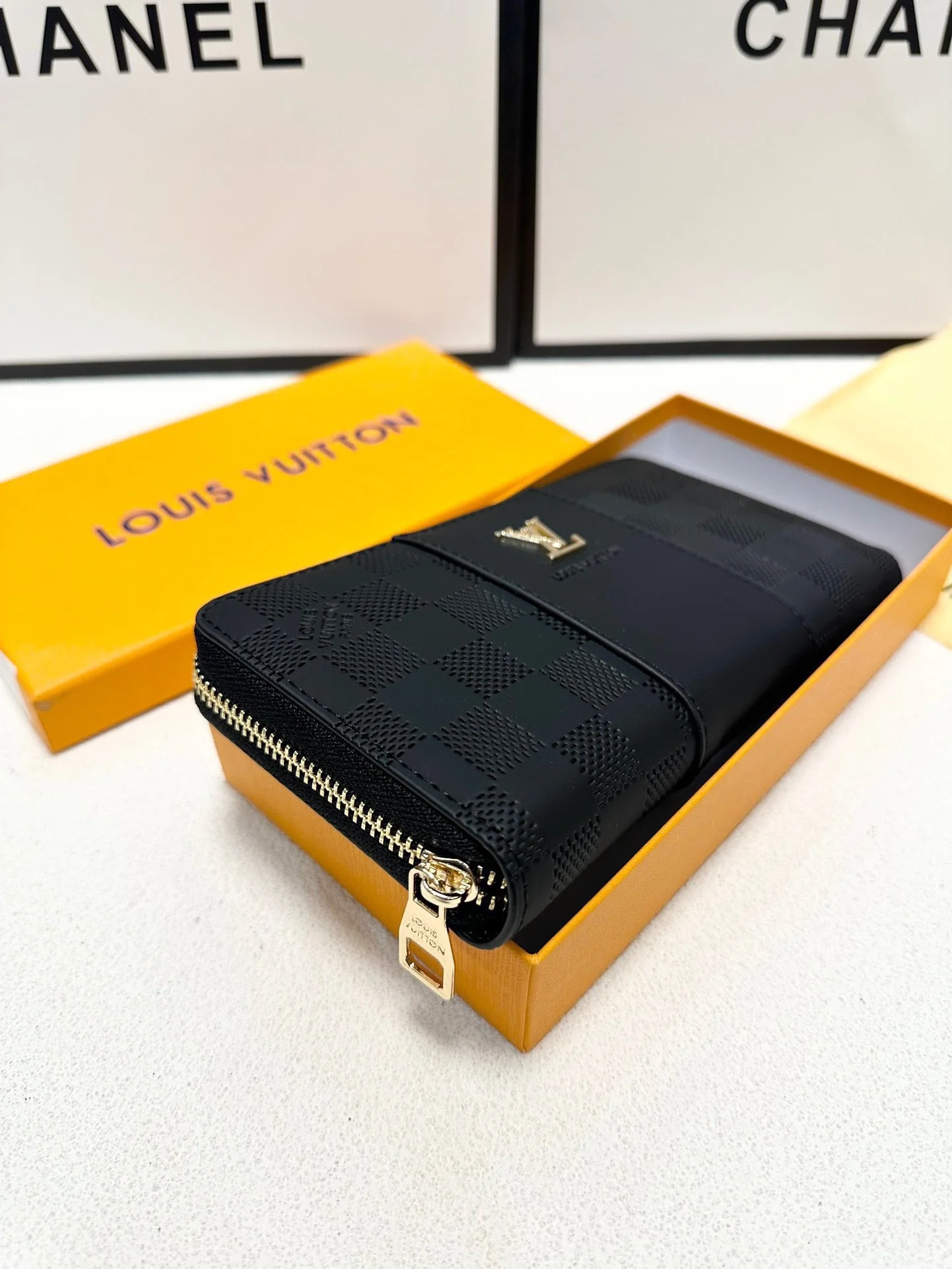 Fashionable and versatile small wallet