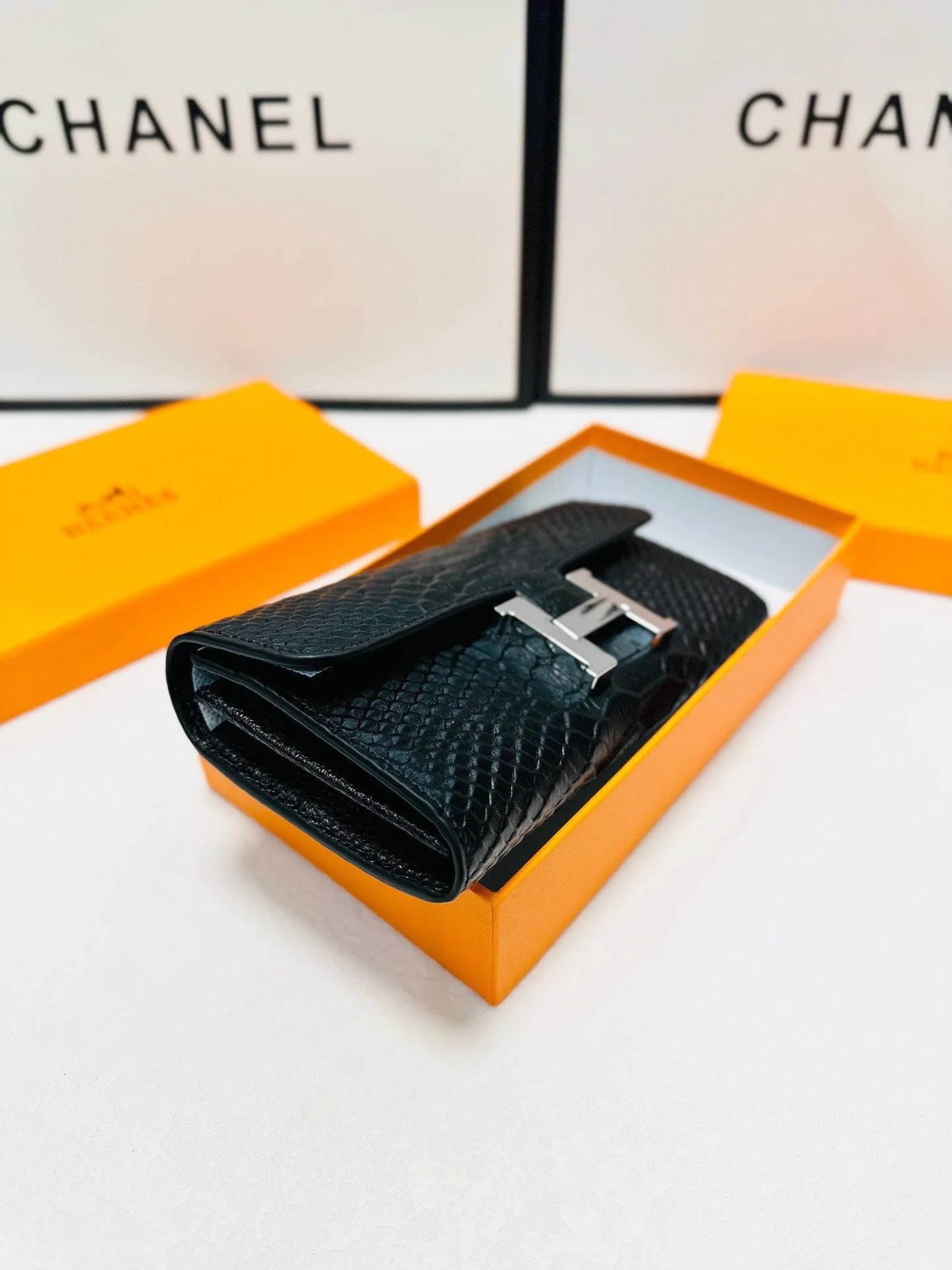 High quality imported cowhide wallet Size 19x10