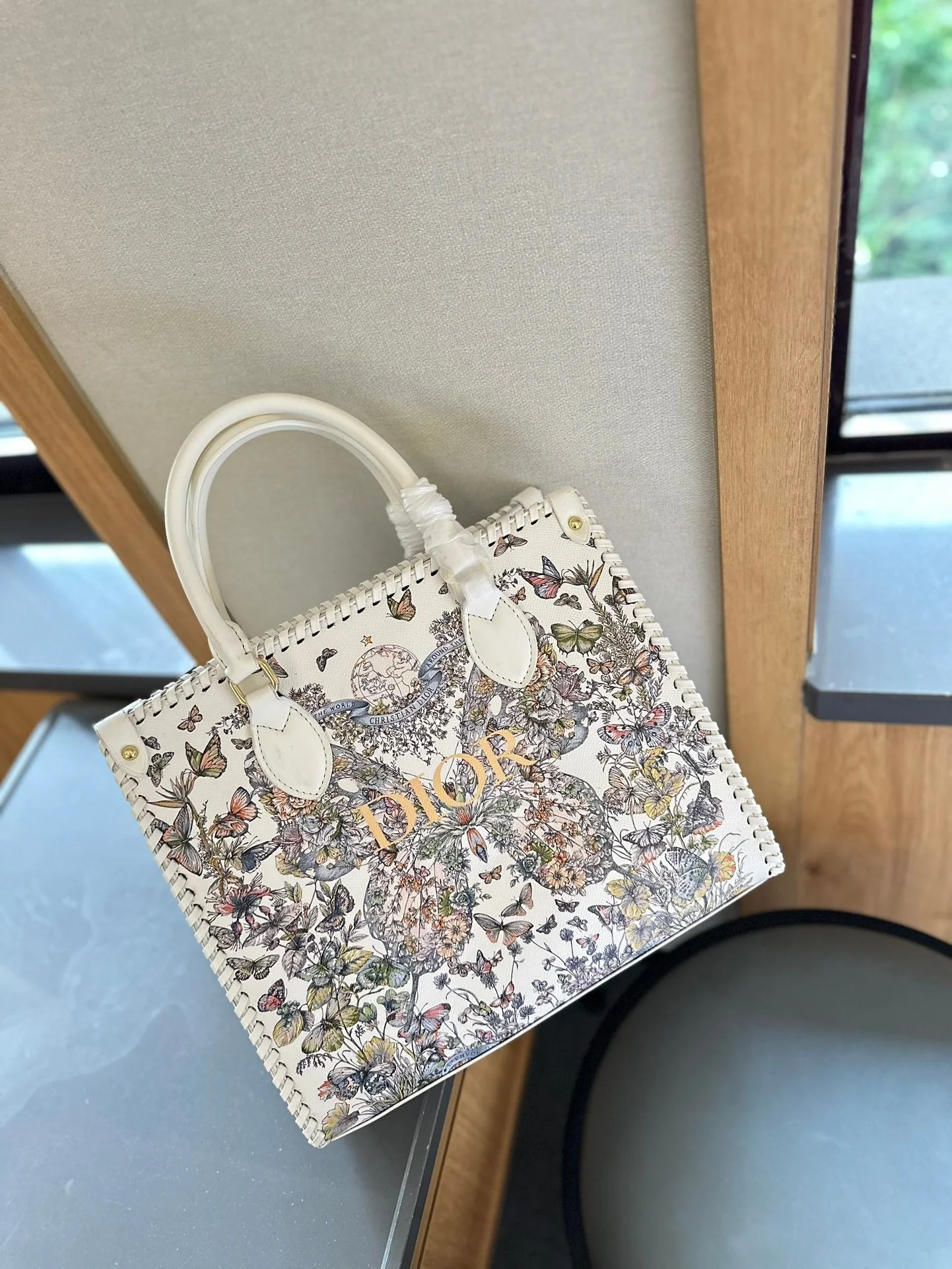 Fashionable and versatile printed handbag
