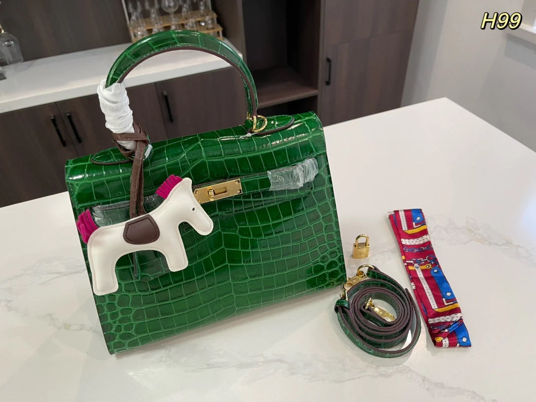 Cowhide crocodile pattern bag Size: 28cm