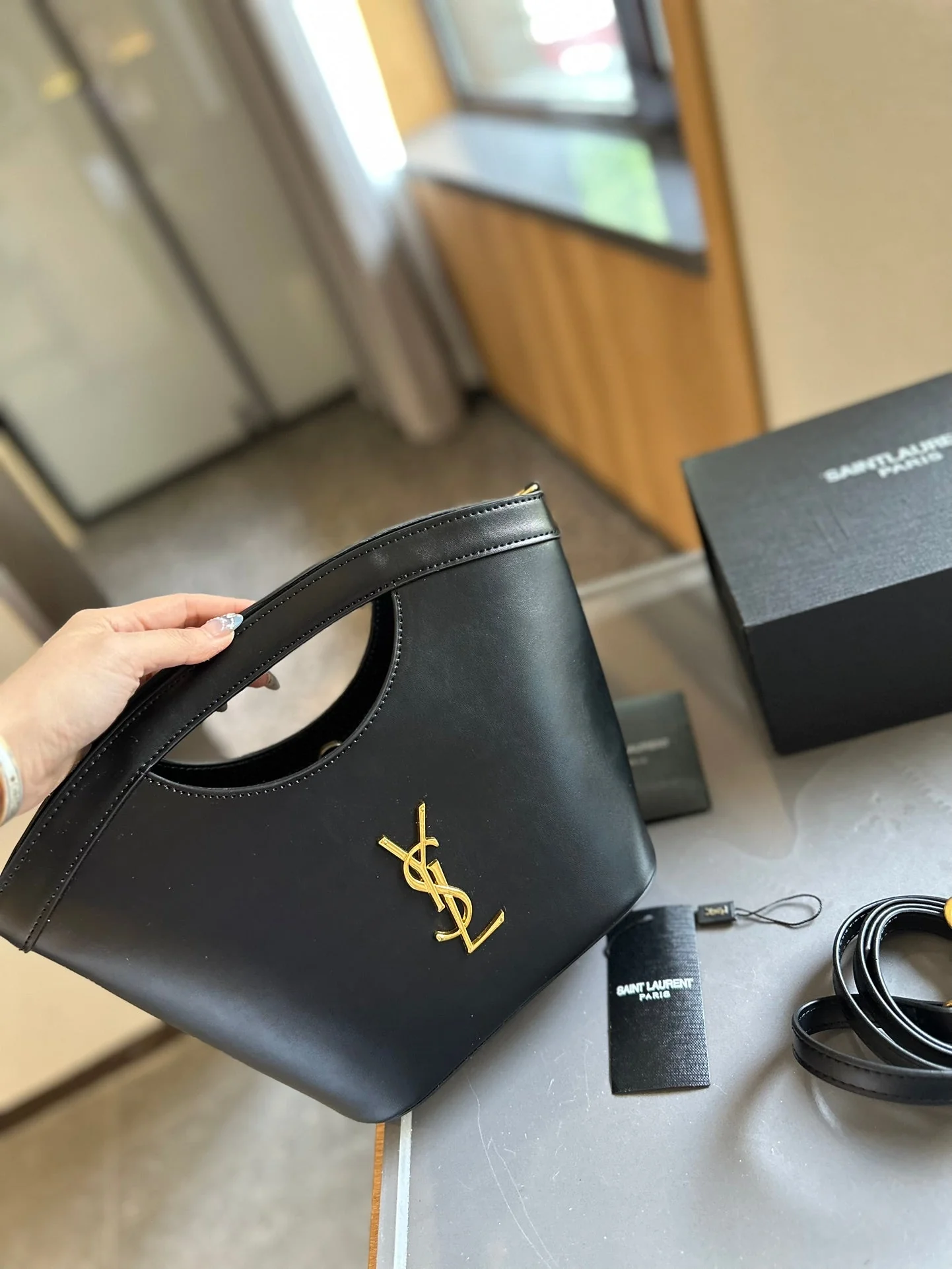 Retro atmosphere small bucket bag