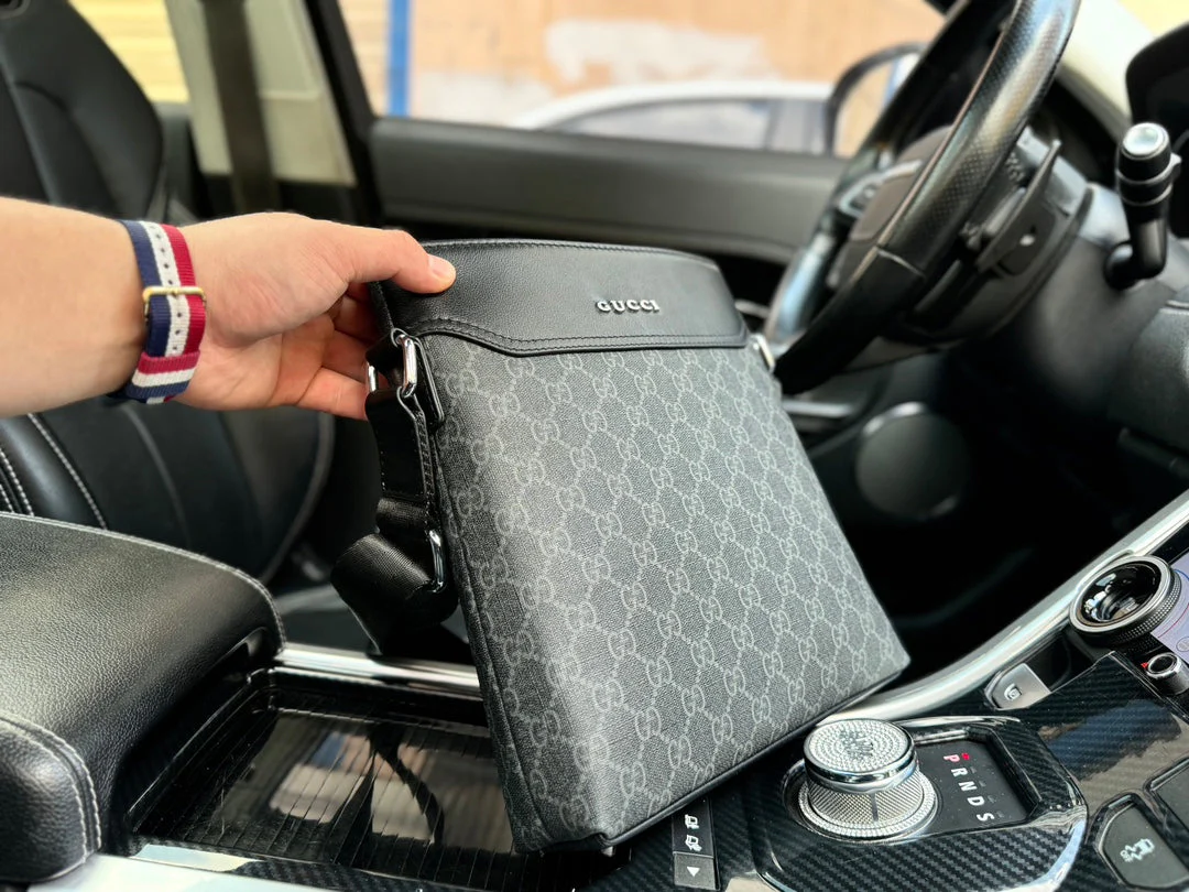 Exquisite fashionable shoulder bag