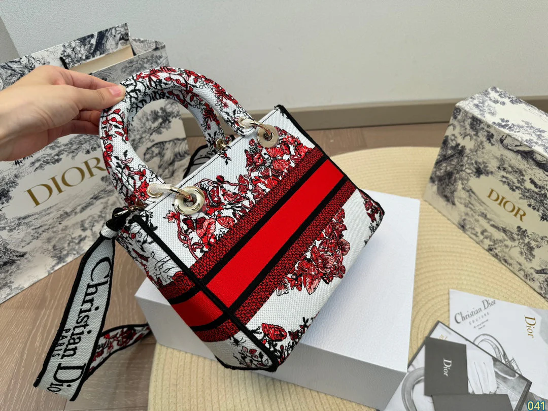 Classic and elegant Lady D-Lite bag