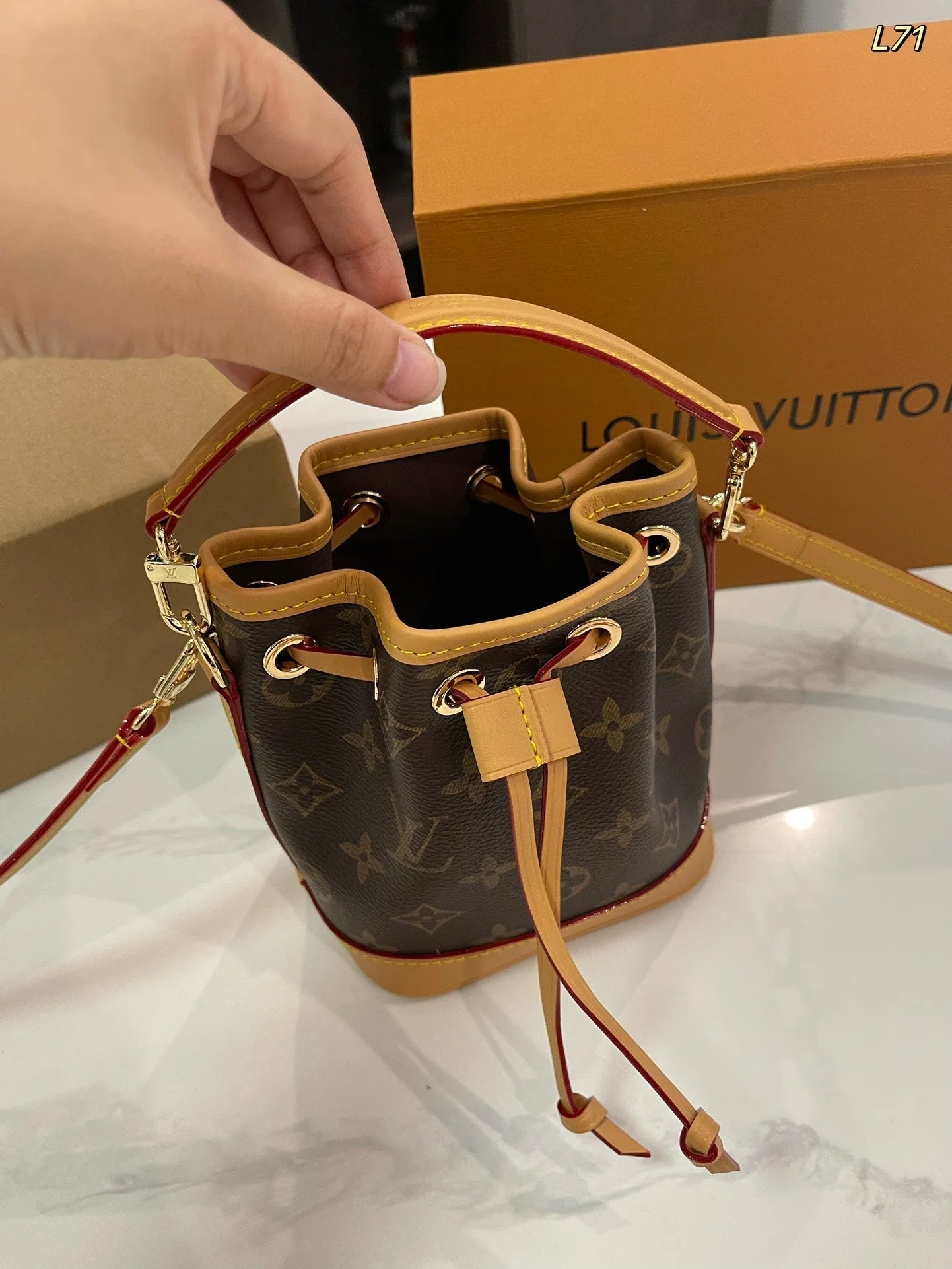 Mini bucket bag
