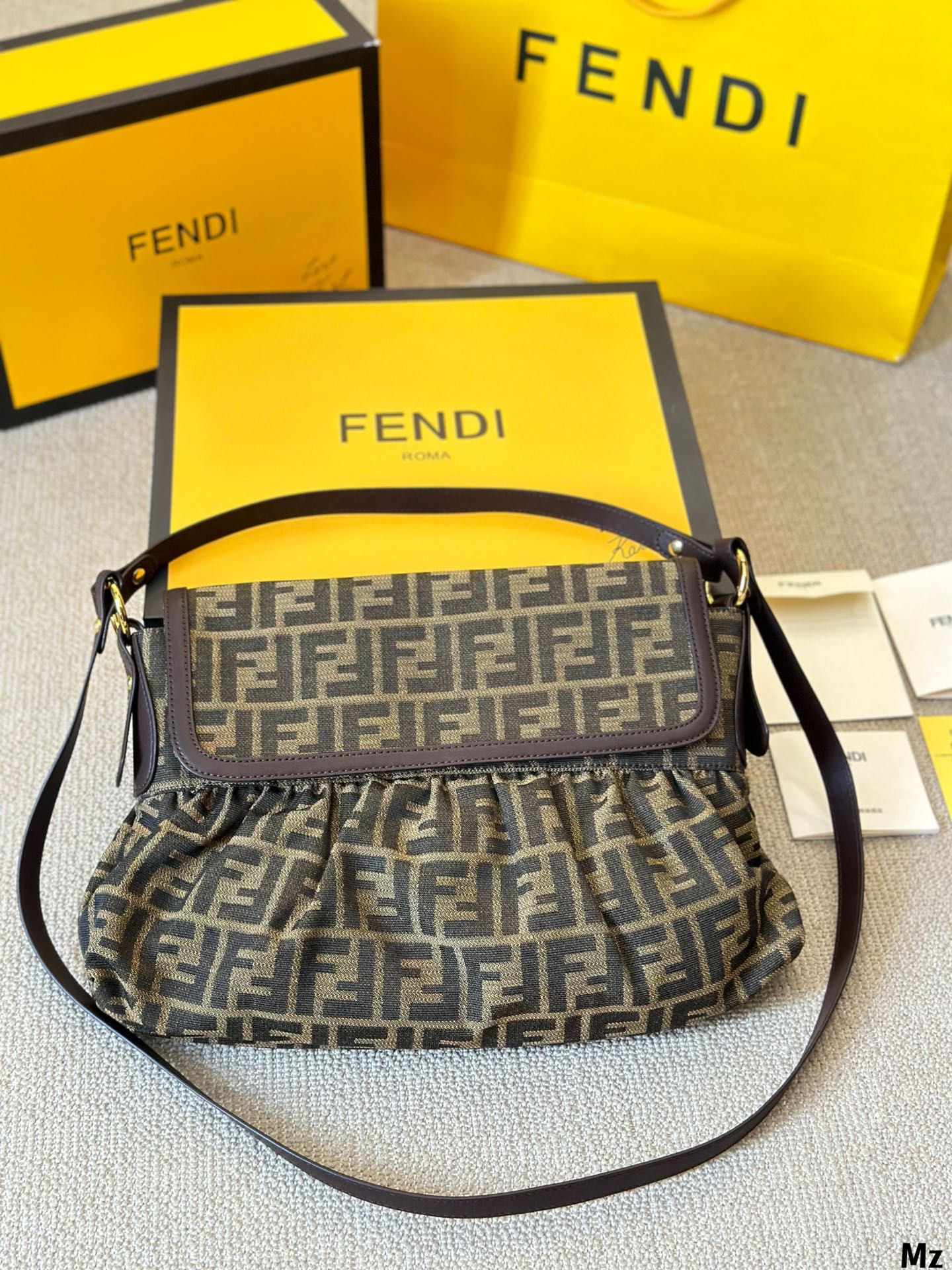 Classic old flower ingot underarm bag