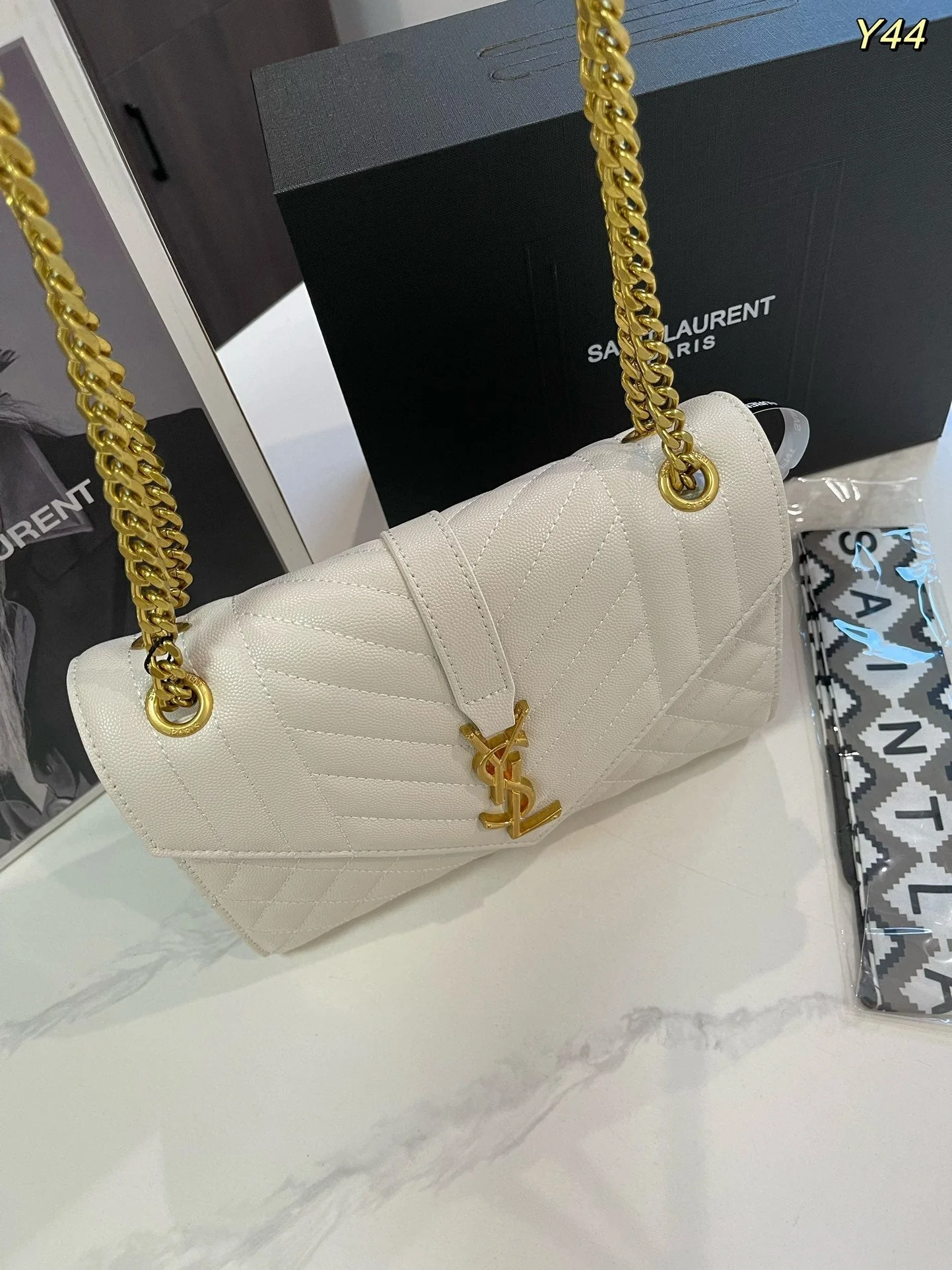 Classic versatile envelope bag