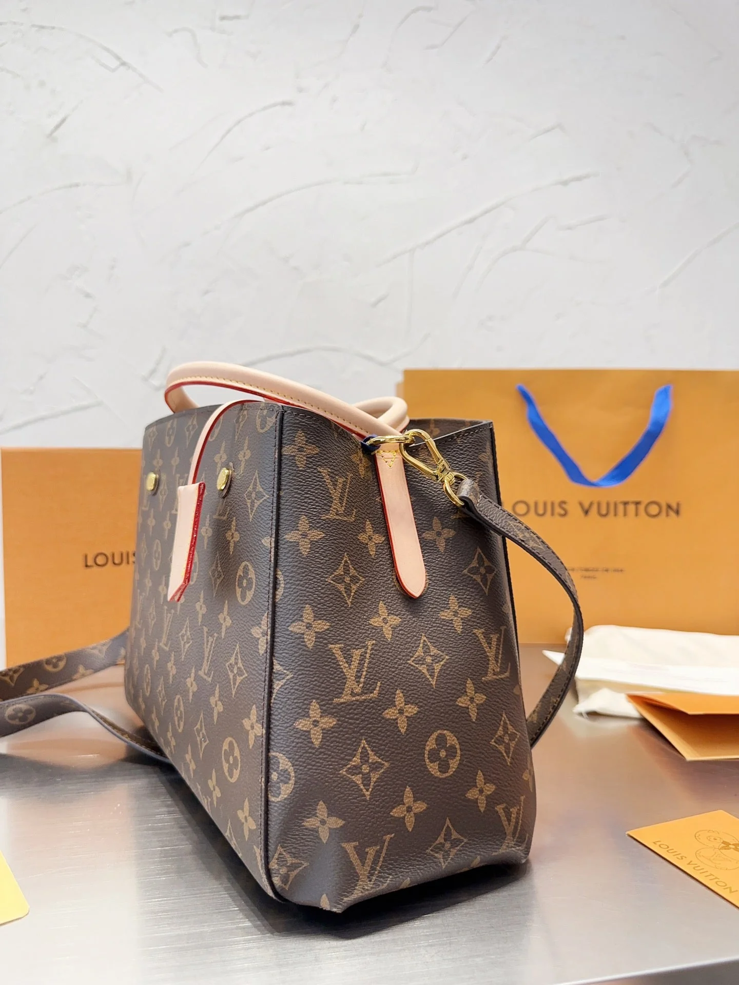 Color-changing cowhide fashion trend Montaigne bag