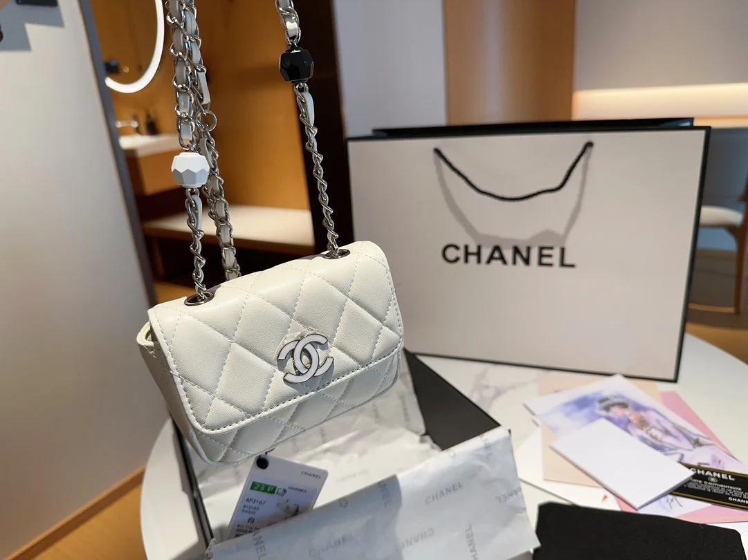 Love Camellia Chain Lipstick Bag