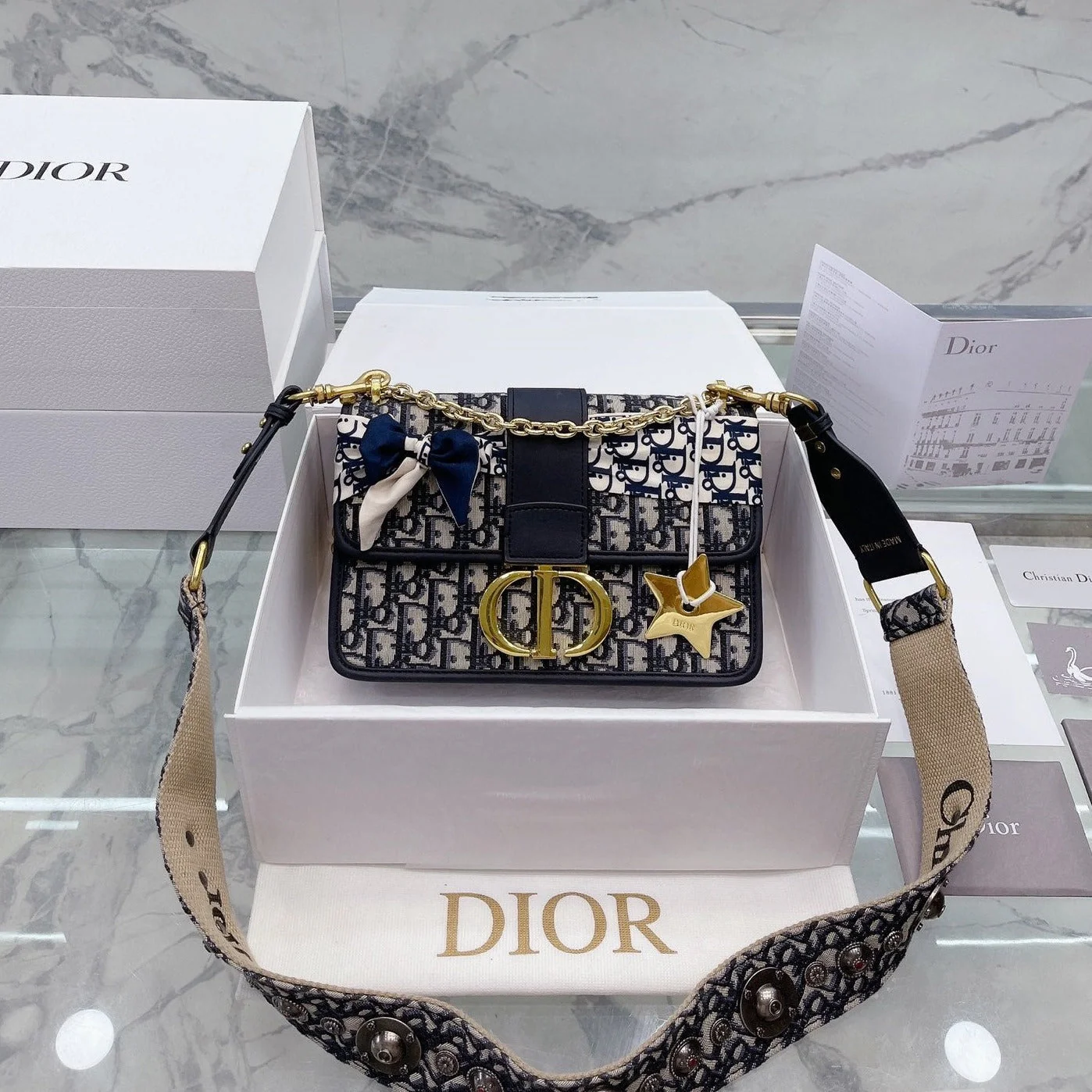 Montaigne bag with Roman belt