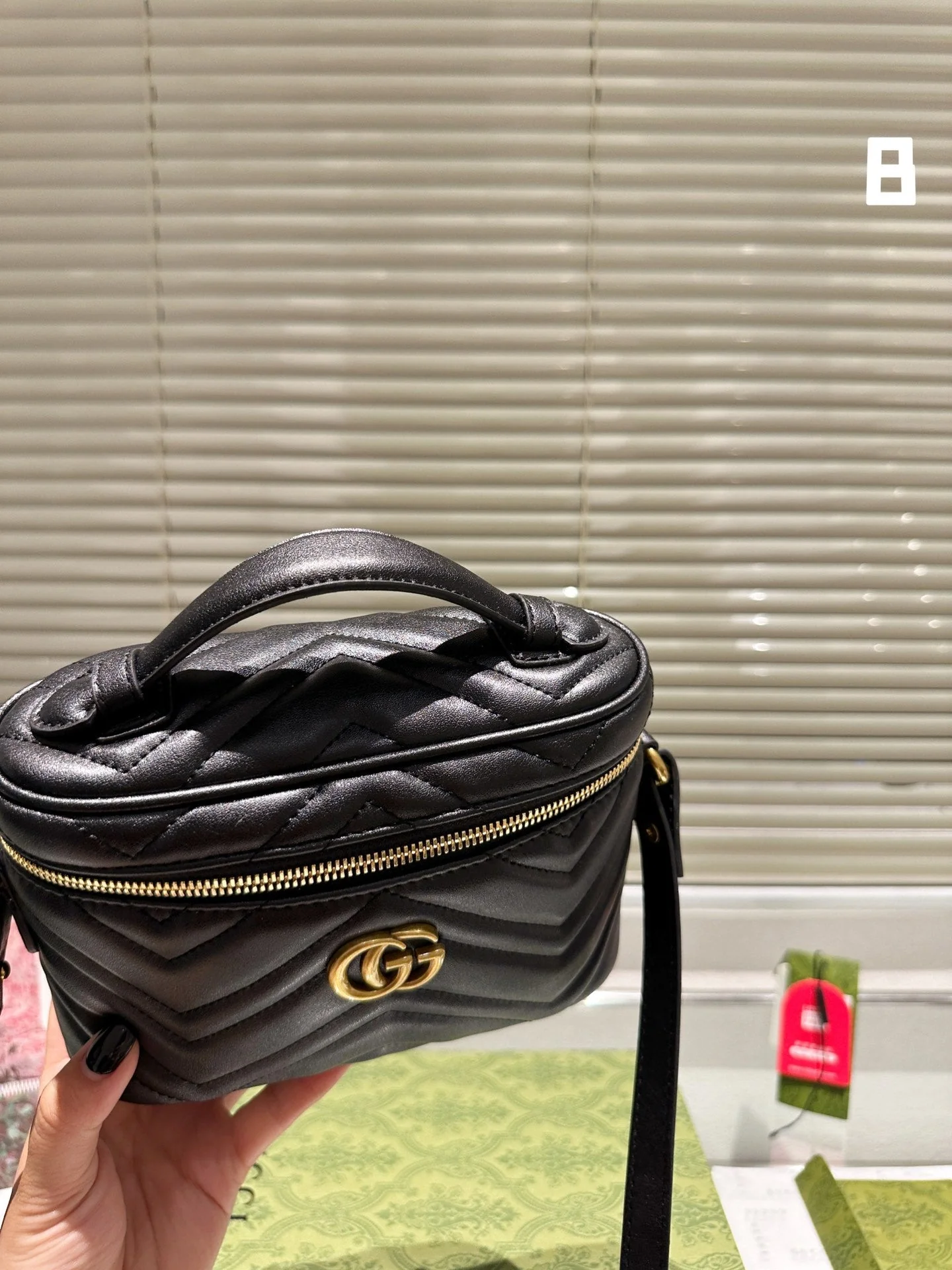 Fashion and exquisite mini cosmetic bag