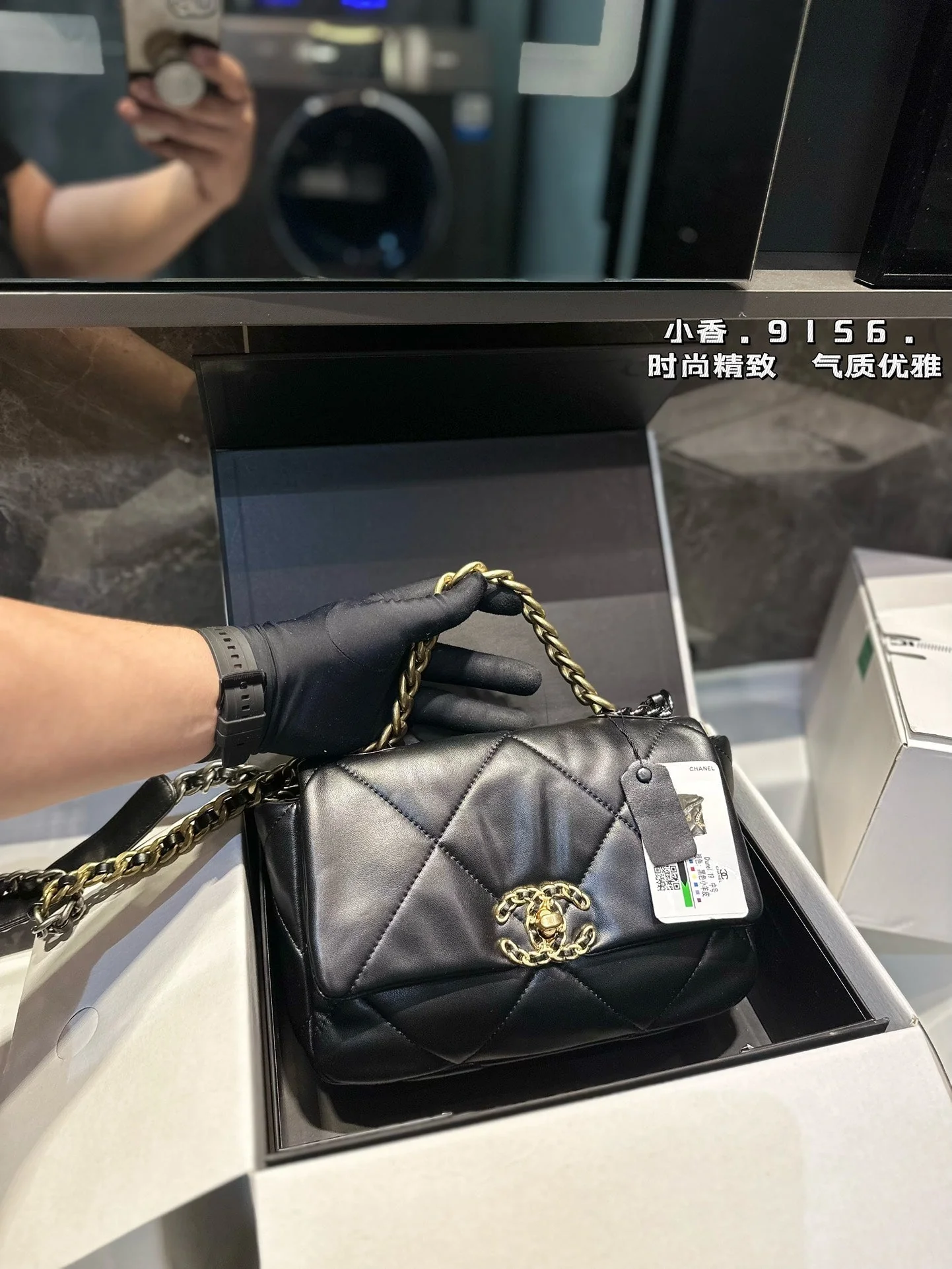 Fashionable classic handbag