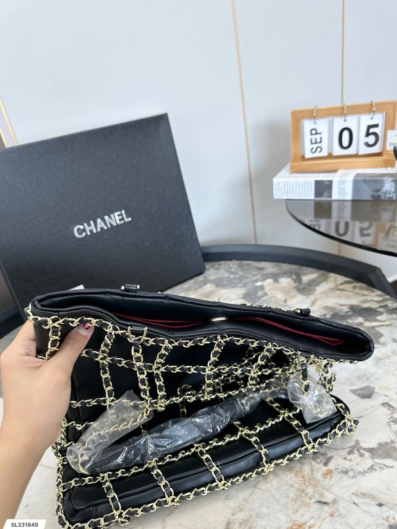 Fashionable and versatile oversized shopping bag