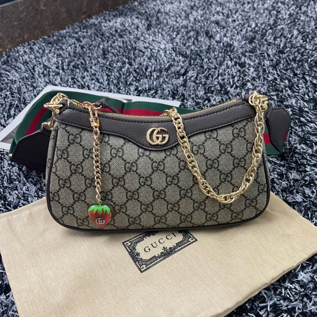 New Strawberry Underarm Bag