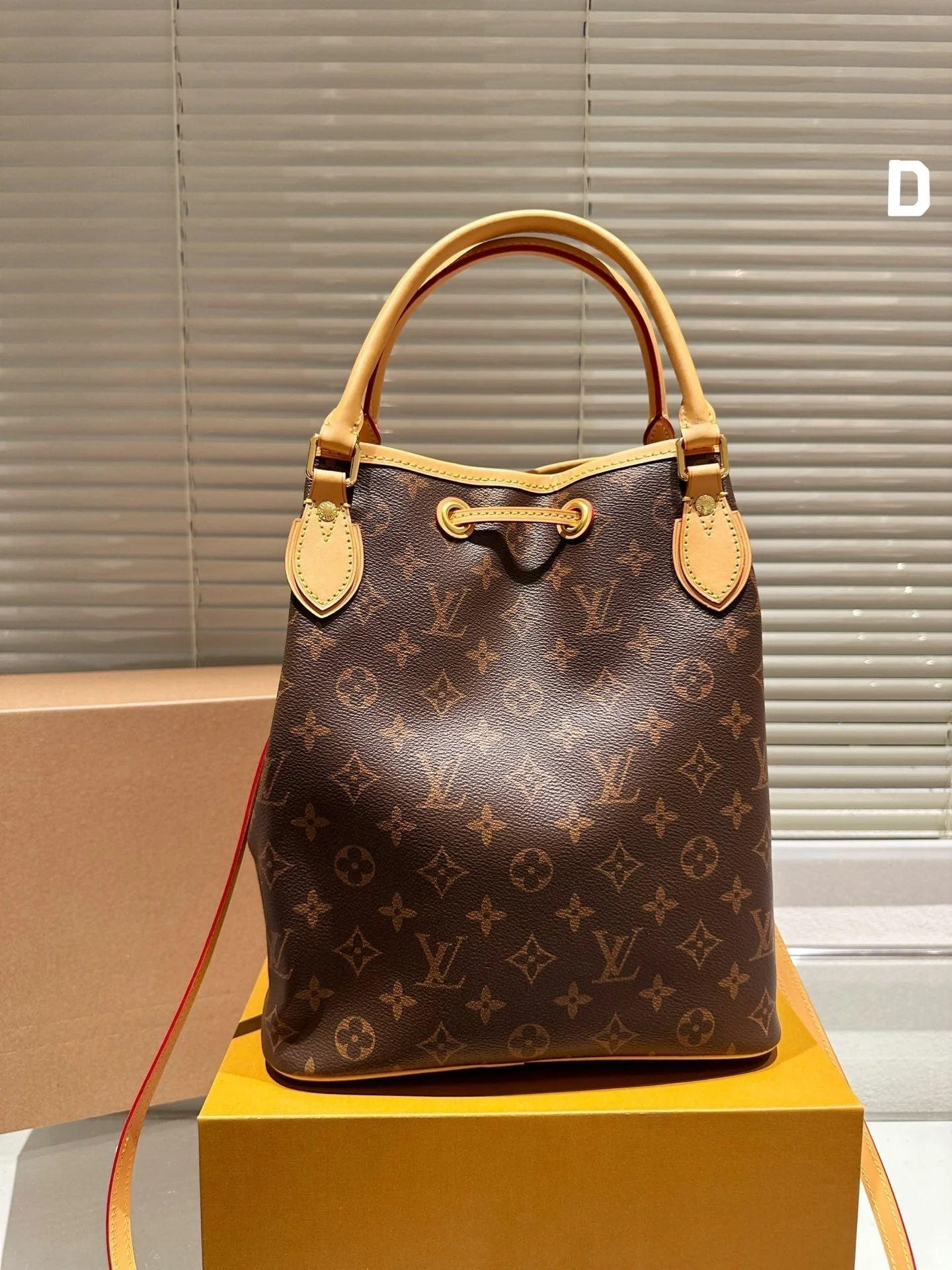 Classic Vintage Bucket Tote