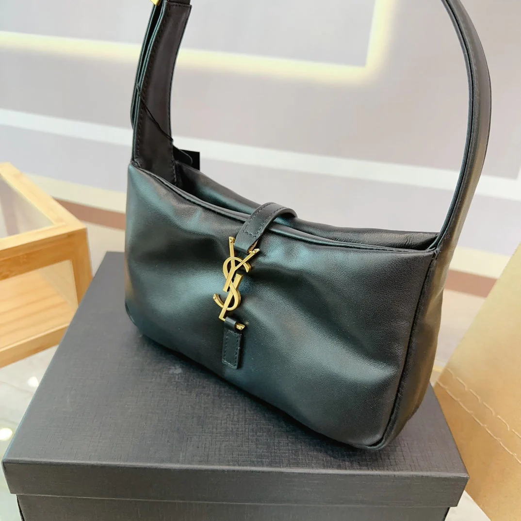 Fashionable and versatile armpit bag