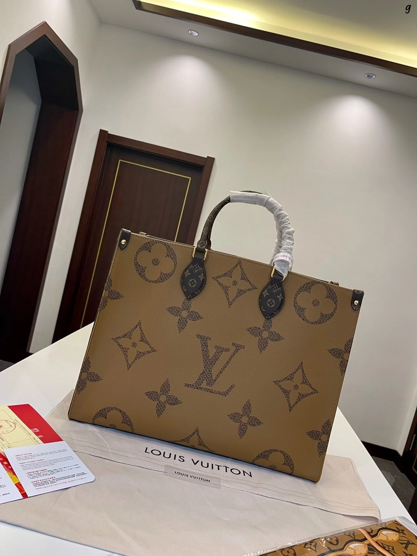 Jungle onthego oversized shopping bag