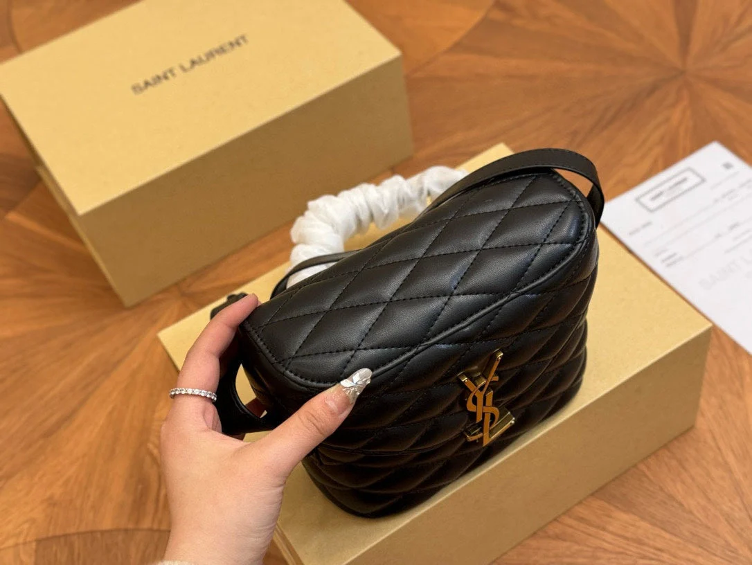 Fashionable and exquisite small box bag