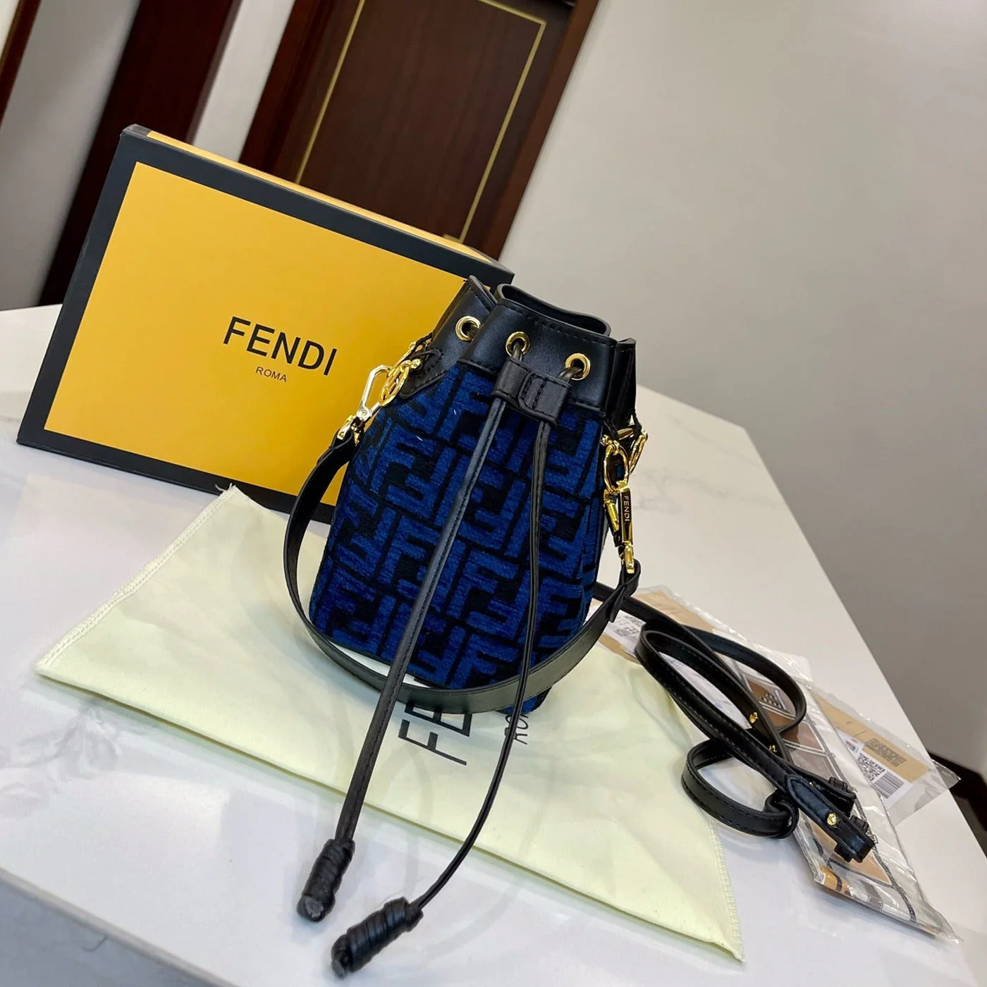 Elegant trend Woven Bucket Bag