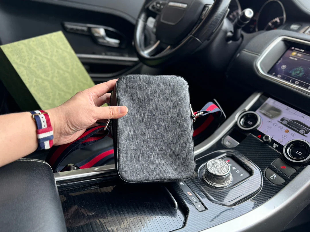 New fashion versatile post