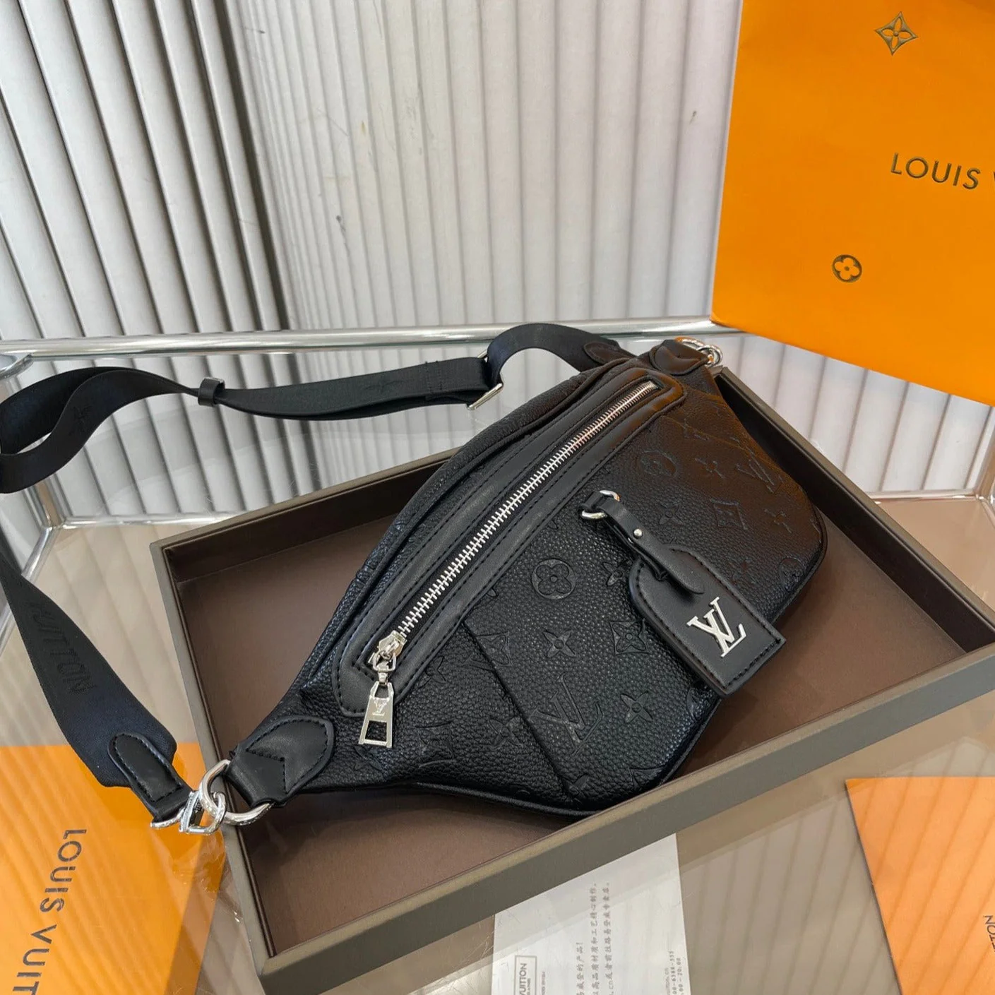 Sell like hot cakes New Satchel