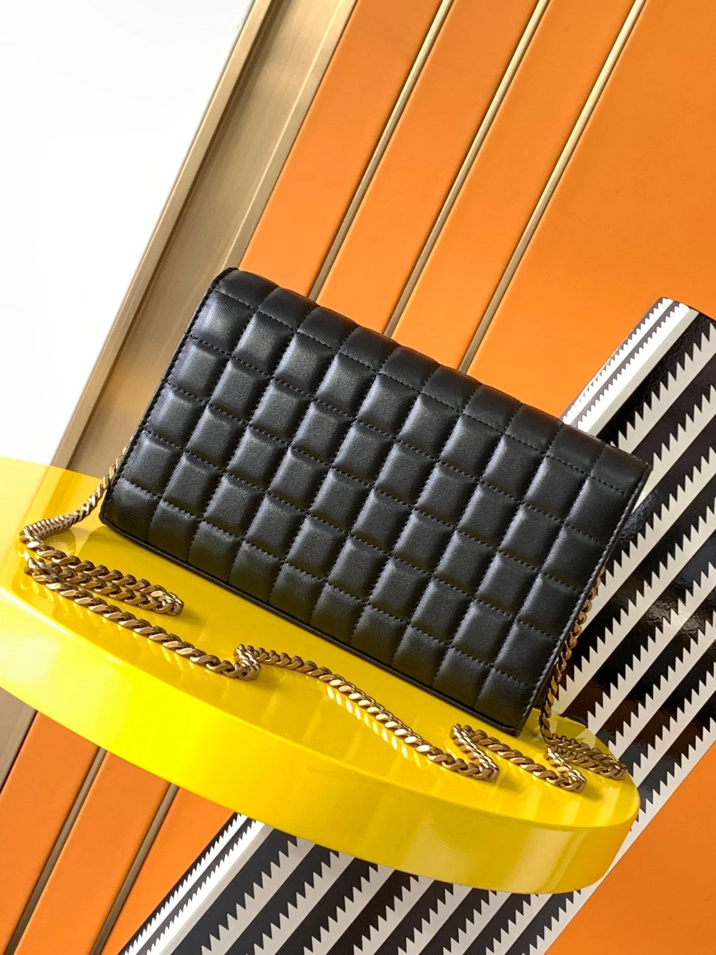 Fashionable classic chain bag