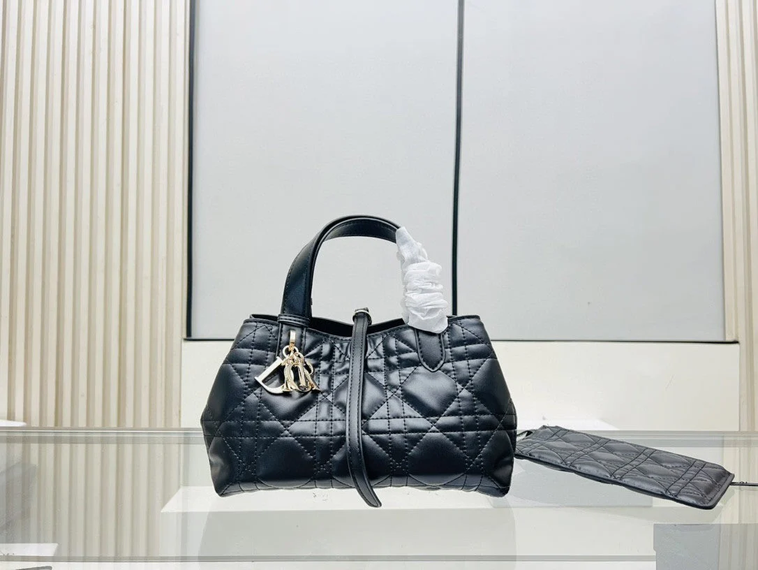 Popular internet celebrity classics Toujours handbag