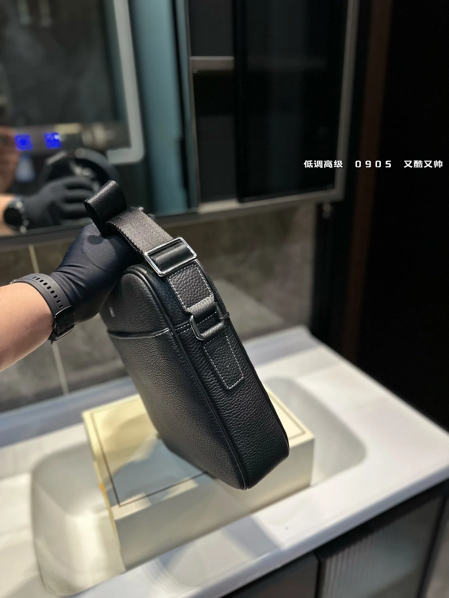 Top layer cowhide shoulder bag messenger bag 26 x 24 cm